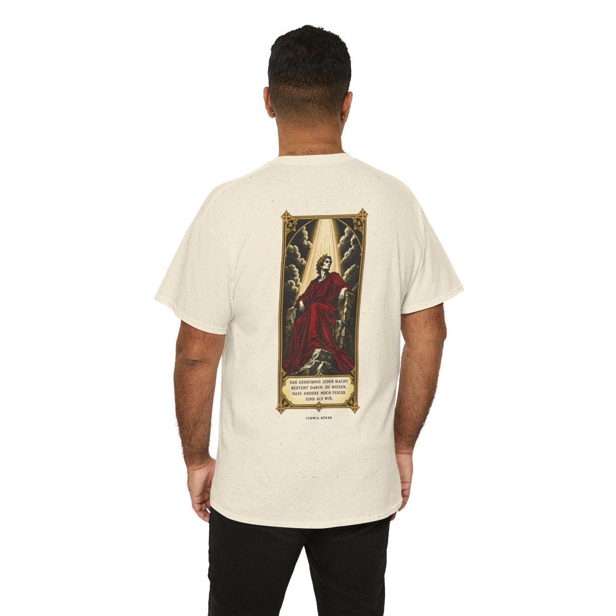 Unisex T-Shirt mit Zitat - Börne - Das Geheimnis jeder Macht besteht (Druck hinten) – person-6-back