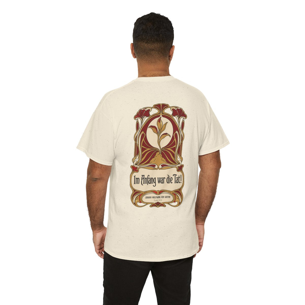 Unisex T-Shirt mit Zitat - Goethe - Im Anfang war die Tat Jugendstil (Druck hinten) – person-6-back