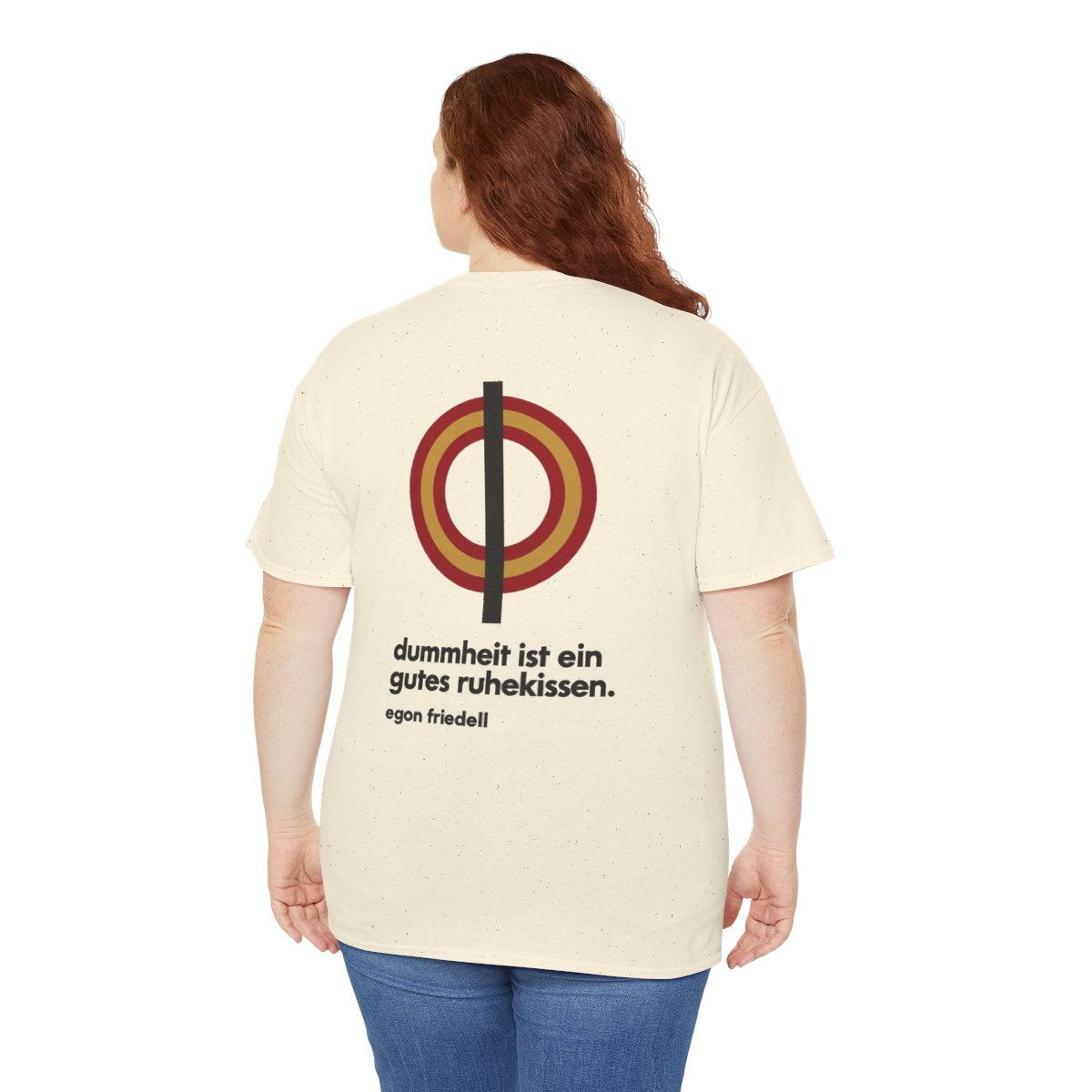 Unisex T-Shirt mit Zitat - Friedell - Dummheit ist ein gutes Ruhekissen (Druck hinten) – person-5-back