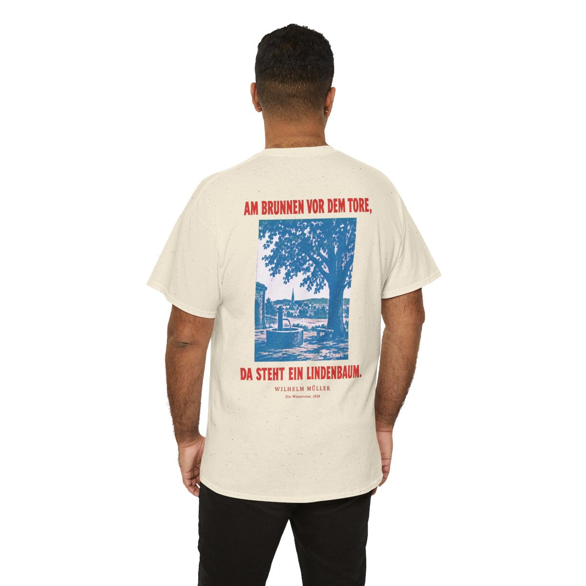 Unisex T-Shirt mit Zitat - Müller - Am Brunnen vor dem Tore Plakat (Druck hinten) – person-6-back