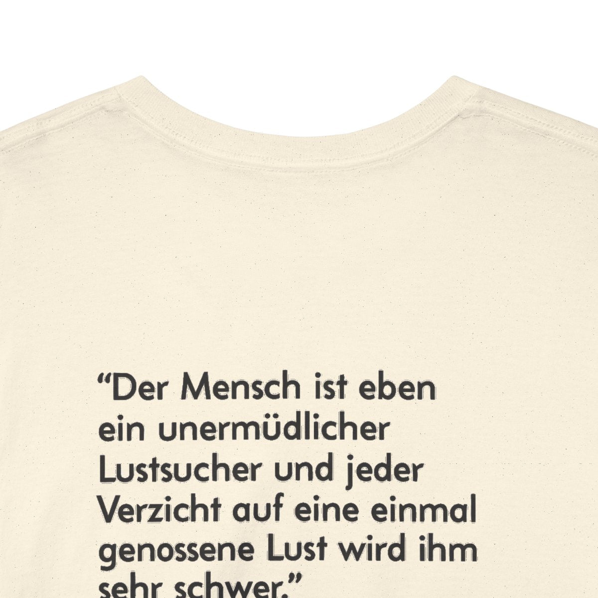 Unisex T-Shirt mit Zitat - Freud - Unermüdlicher Lustsucher (Druck hinten) – back-collar-closeup