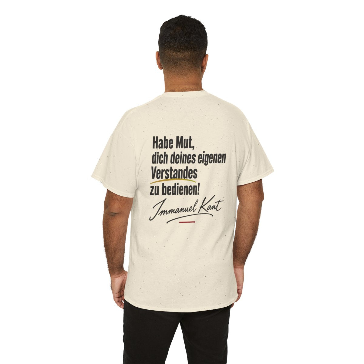 Unisex T-Shirt mit Zitat - Kant - Habe Mut Signatur (Druck hinten) – person-6-back