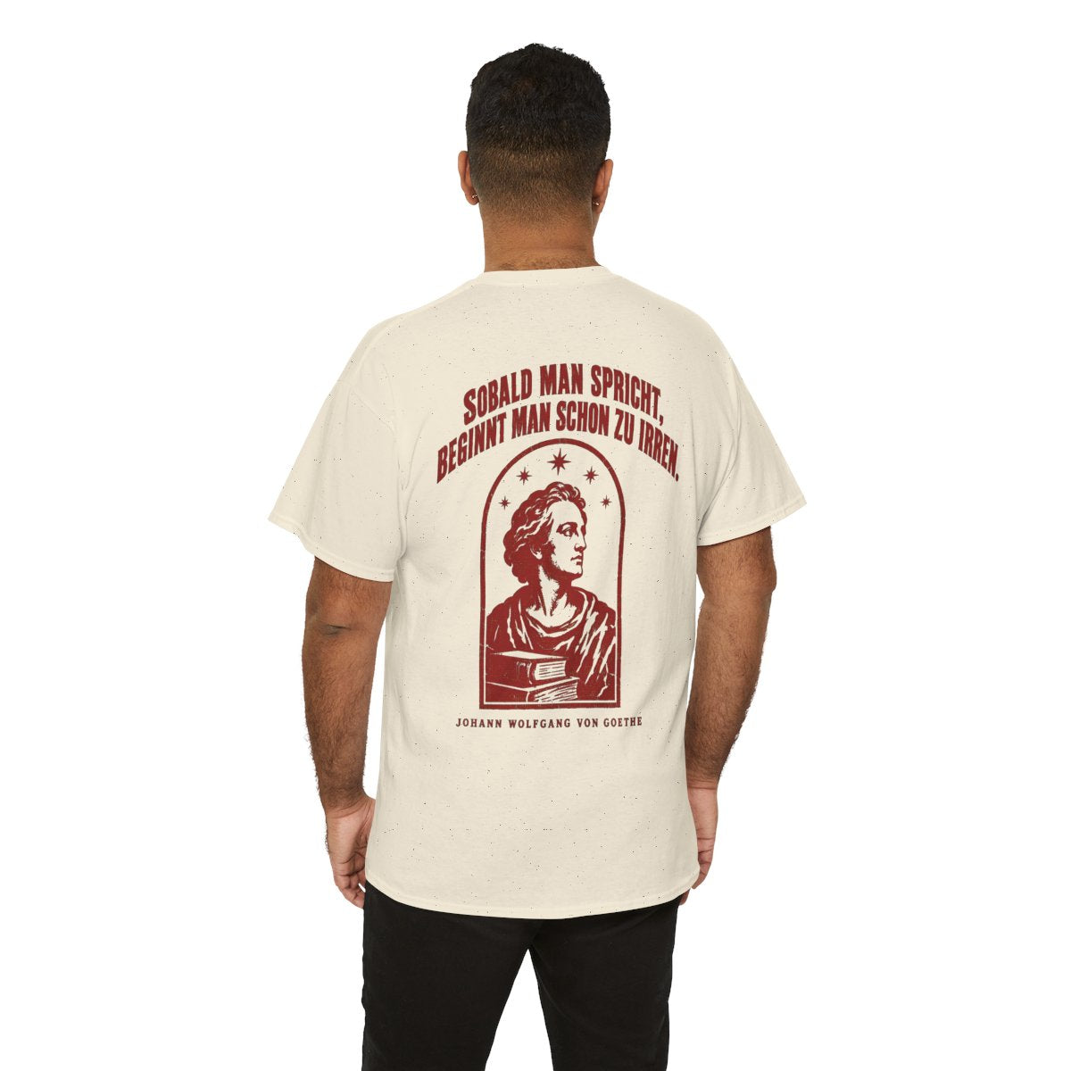 Unisex T-Shirt mit Zitat - Goethe - Sobald man spricht Vintage (Druck hinten) – person-6-back