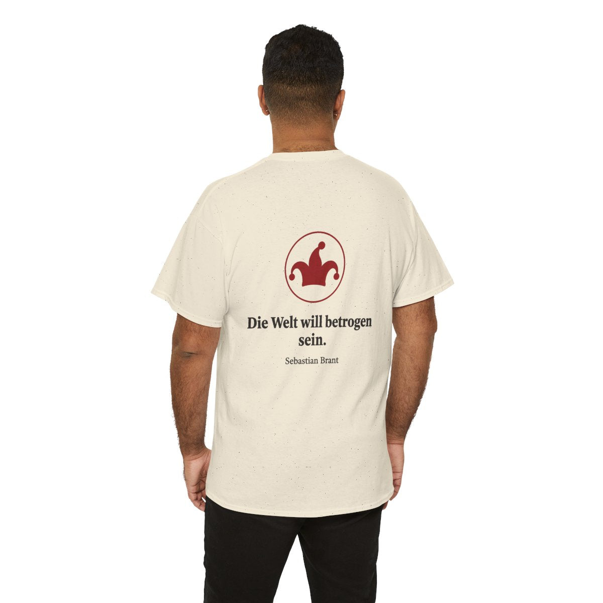 Unisex T-Shirt mit Zitat - Brant - Die Welt will betrogen sein (Druck hinten) – person-6-back