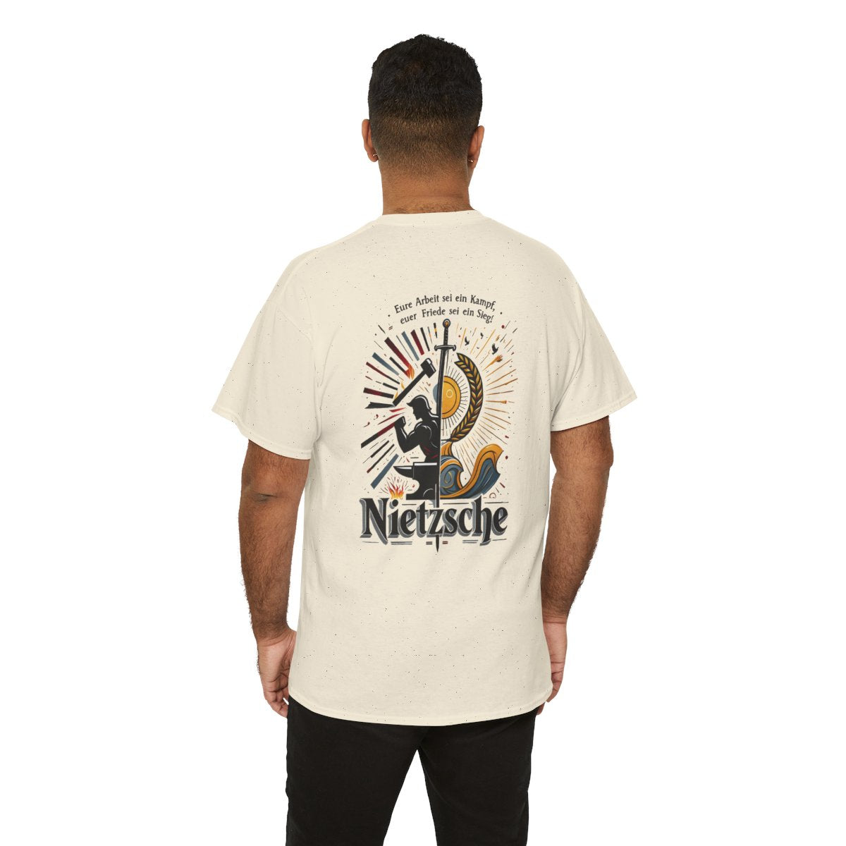 Unisex T-Shirt mit Zitat - Nietzsche - Arbeit sei ein Kampf (Druck hinten) – person-6-back