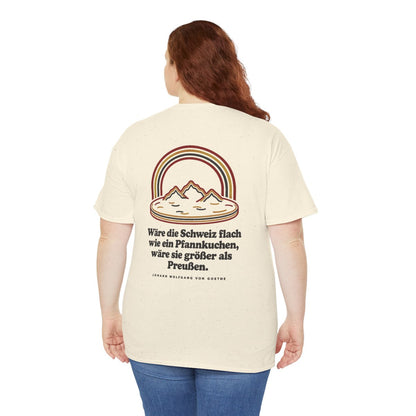 Unisex T-Shirt mit Zitat - Goethe - Schweiz wie ein Pfannkuchen (Druck hinten) – person-5-back
