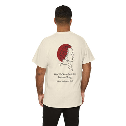 Unisex T-Shirt mit Zitat - Goethe - Wer Waffen schmiedet (Druck hinten) – person-6-back