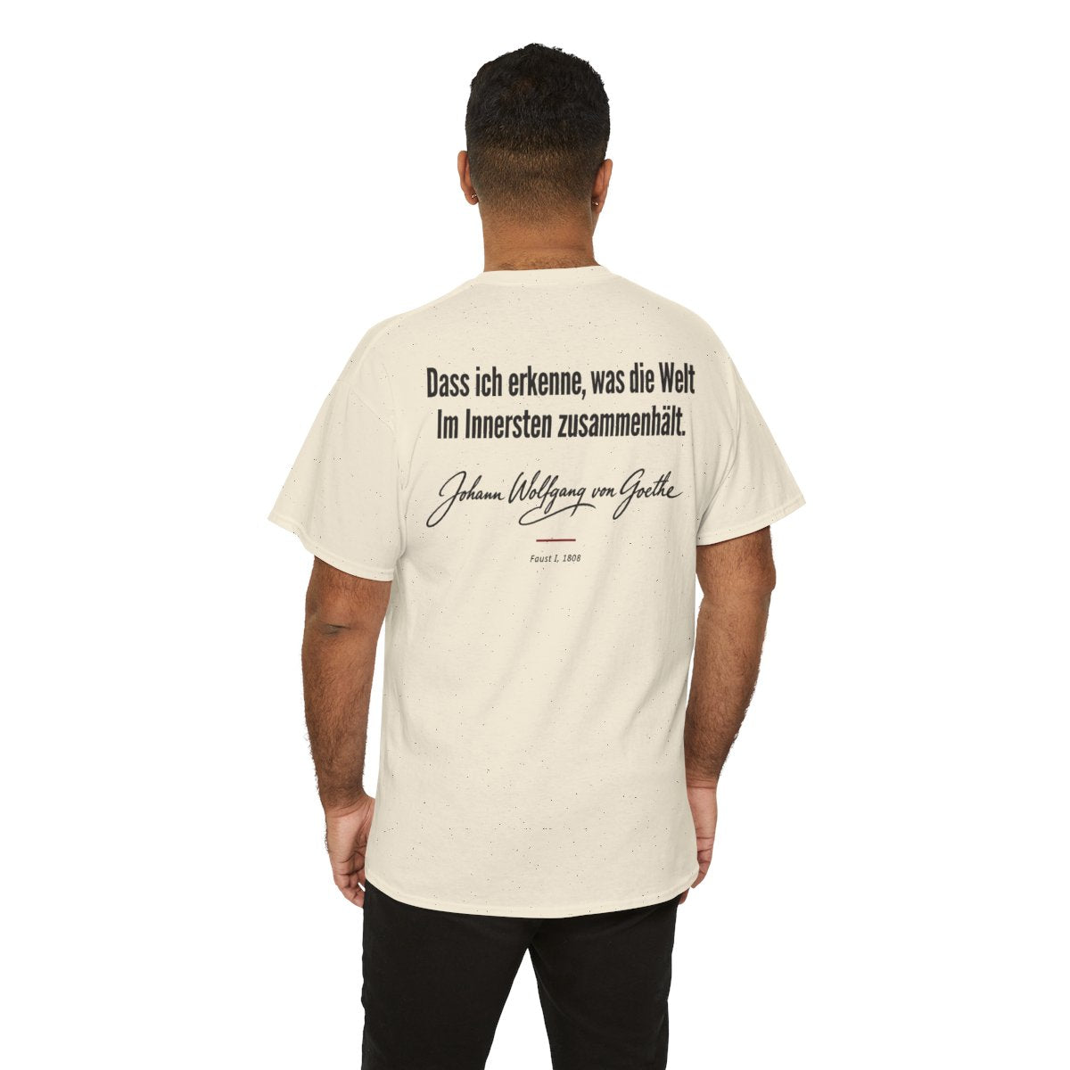 Unisex T-Shirt mit Zitat - Goethe - Dass ich erkenne, was die Welt Signatur (Druck hinten) – person-6-back