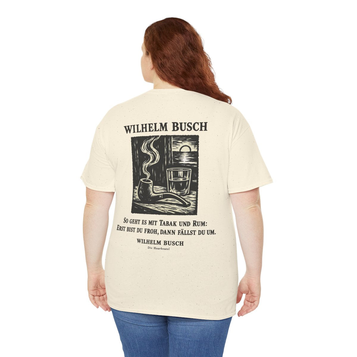 Unisex T-Shirt mit Zitat - Busch - So geht es mit Tabak und Rum Holzschnitt (Druck hinten) – person-5-back
