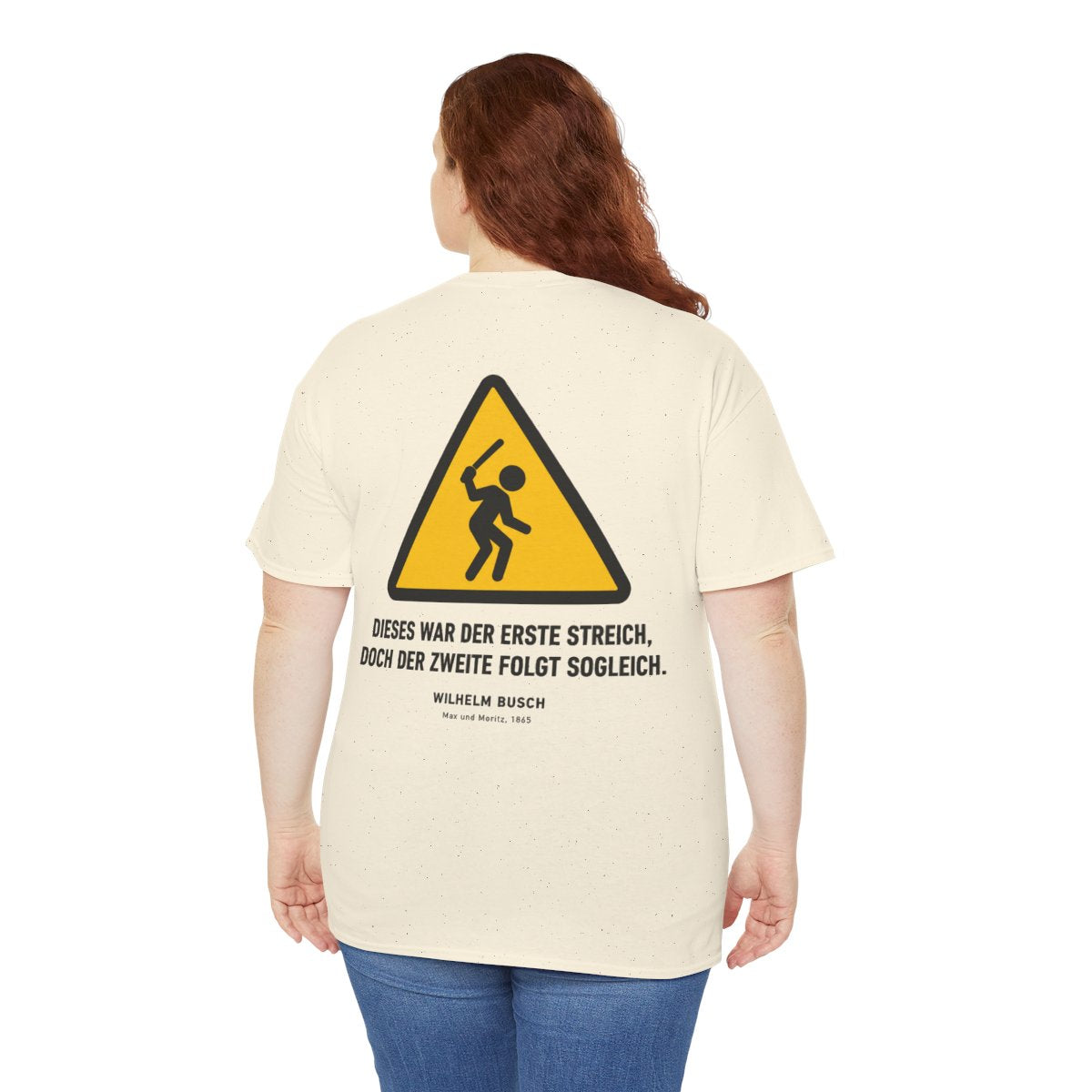 Unisex T-Shirt mit Zitat - Busch - Dieses war der erste Streich (Druck hinten) – person-5-back