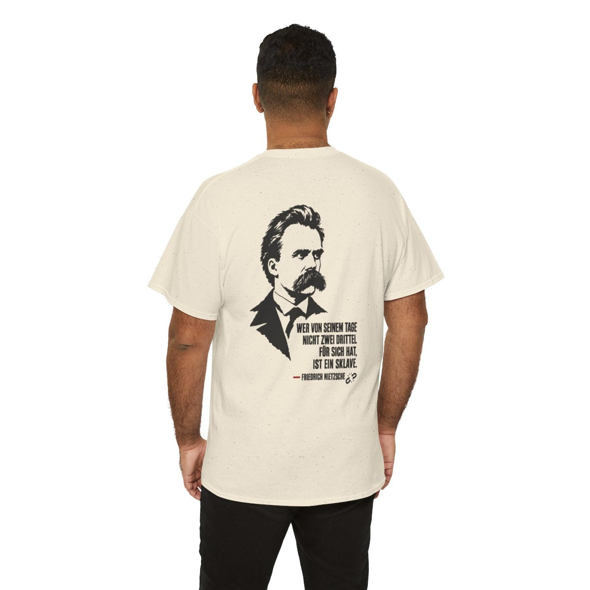 Unisex T-Shirt mit Zitat - Nietzsche - Zwei Drittel für sich (Druck hinten) – person-6-back
