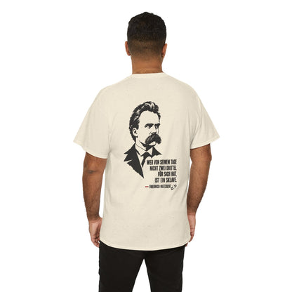 Unisex T-Shirt mit Zitat - Nietzsche - Zwei Drittel für sich (Druck hinten) – person-6-back