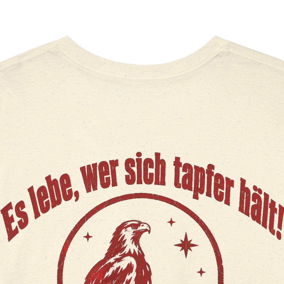 Unisex T-Shirt mit Zitat - Goethe - Es lebe, wer sich tapfer hält Vintage (Druck hinten) – back-collar-closeup