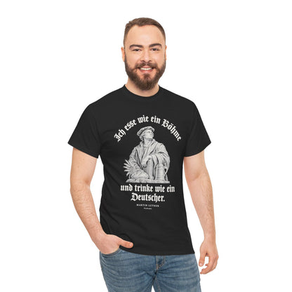 Unisex T-Shirt mit Zitat - Luther - Ich esse wie ein Böhme Gravur – person-3