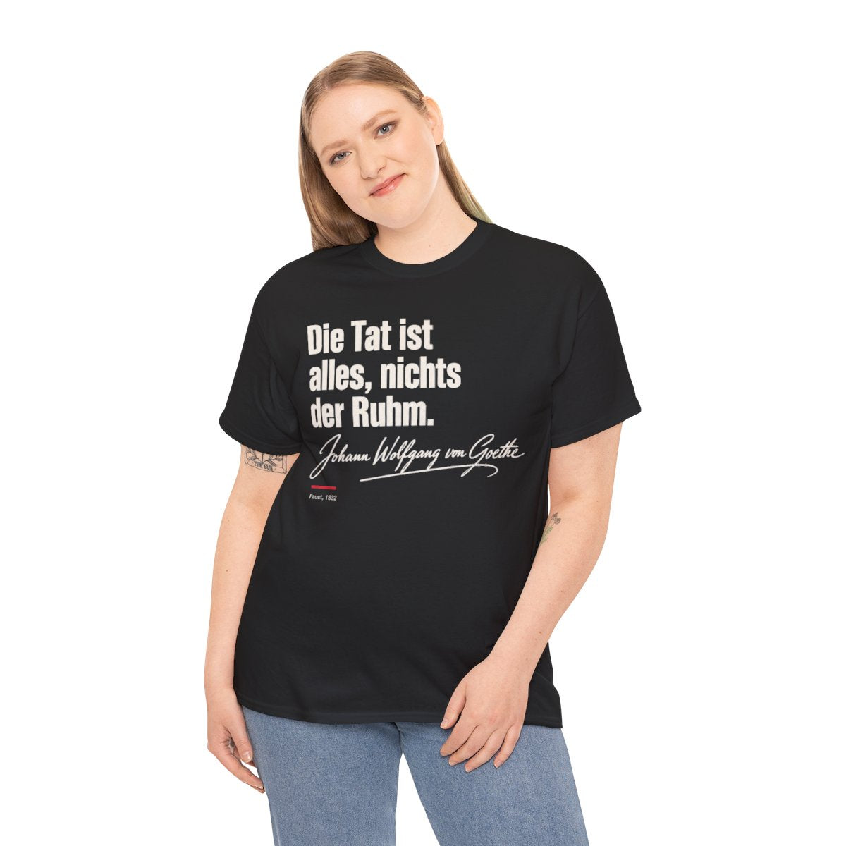 Unisex T-Shirt mit Zitat - Goethe - Die Tat ist alles, nichts der Ruhm Signatur – person-2