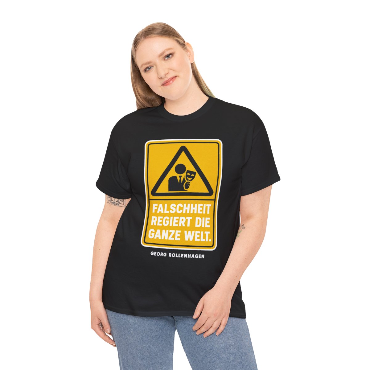 Unisex T-Shirt mit Zitat - Rollenhagen - Falschheit regiert die ganze Welt Warnschild – person-2
