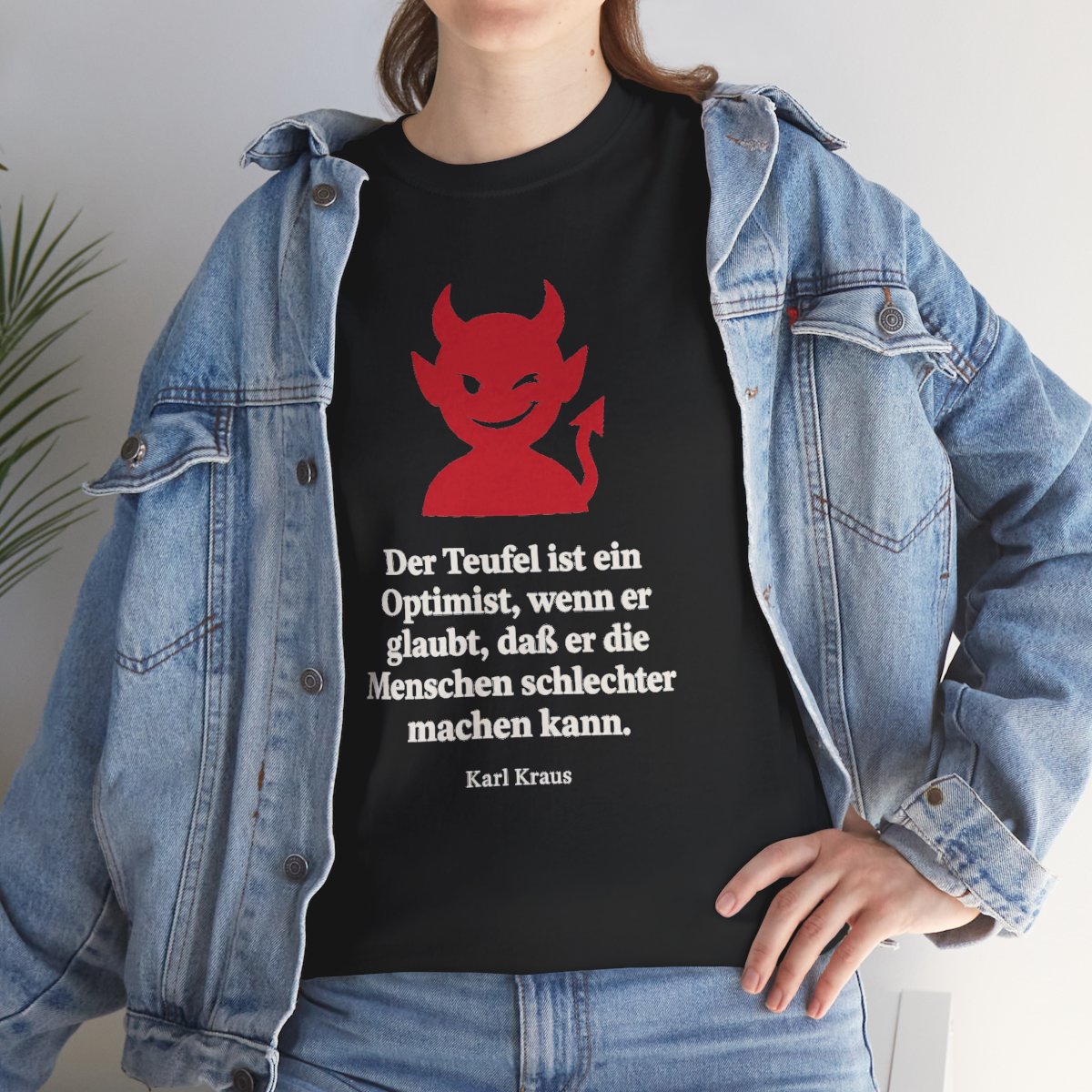 Unisex T-Shirt mit Zitat - Kraus - Der Teufel ist ein Optimist – lifestyle