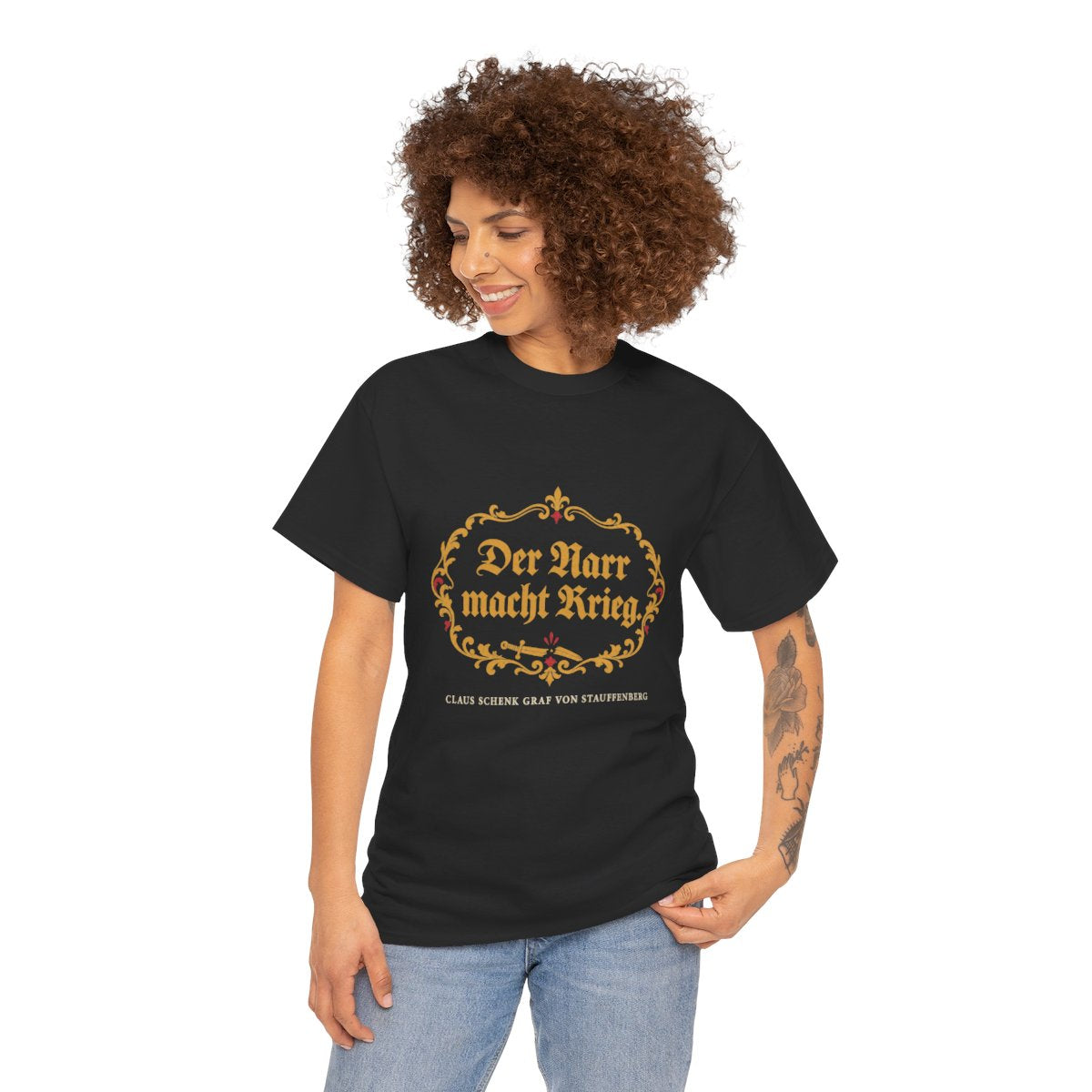 Unisex T-Shirt mit Zitat - Stauffenberg - Der Narr macht Krieg Fraktur – person-1