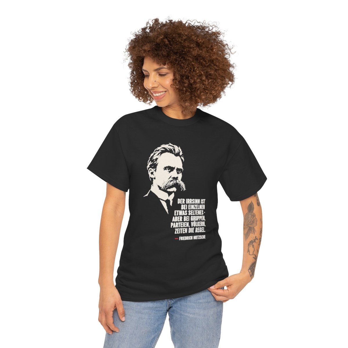 Unisex T-Shirt mit Zitat - Nietzsche - Der Irrsinn bei Gruppen – person-1