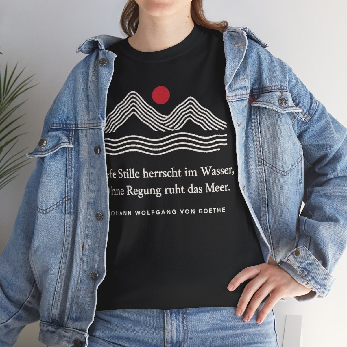 Unisex T-Shirt mit Zitat - Goethe - Tiefe Stille herrscht im Wasser Linien – lifestyle
