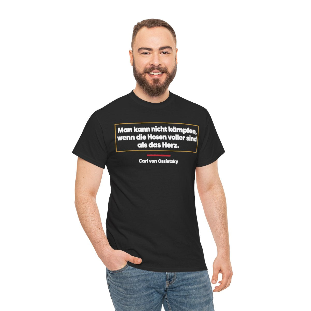 Unisex T-Shirt mit Zitat - Ossietzky - Man kann nicht kämpfen – person-3
