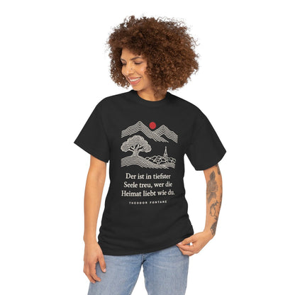 Unisex T-Shirt mit Zitat - Fontane - Wer die Heimat liebt – person-1