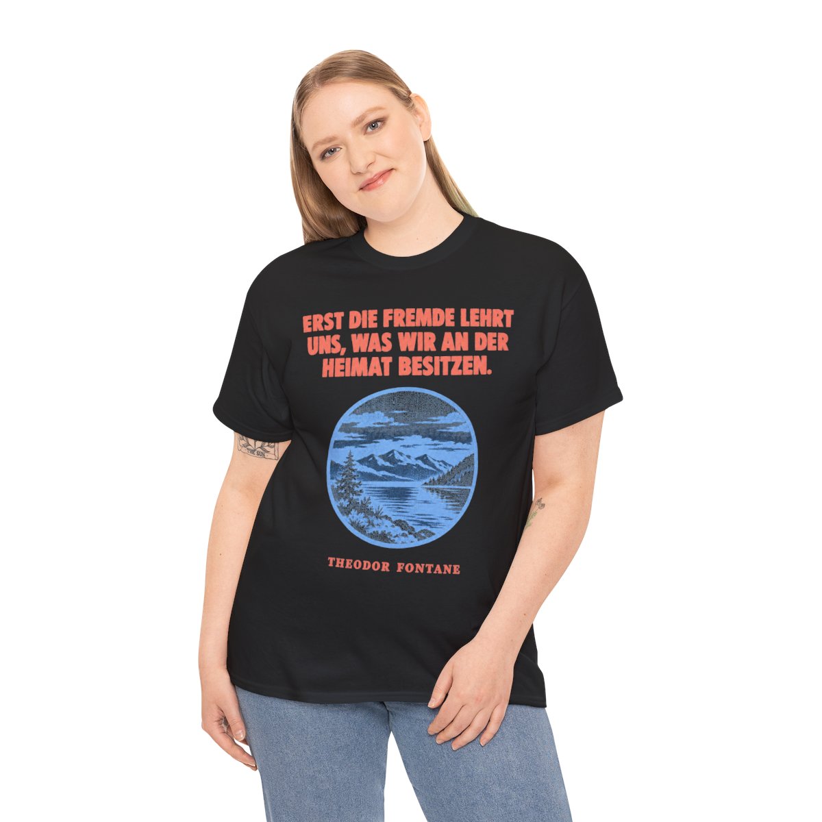 Unisex T-Shirt mit Zitat - Fontane - Erst die Fremde lehrt uns – person-2