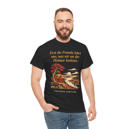 Unisex T-Shirt mit Zitat - Fontane - Erst die Fremde lehrt uns Nachtstück – person-3