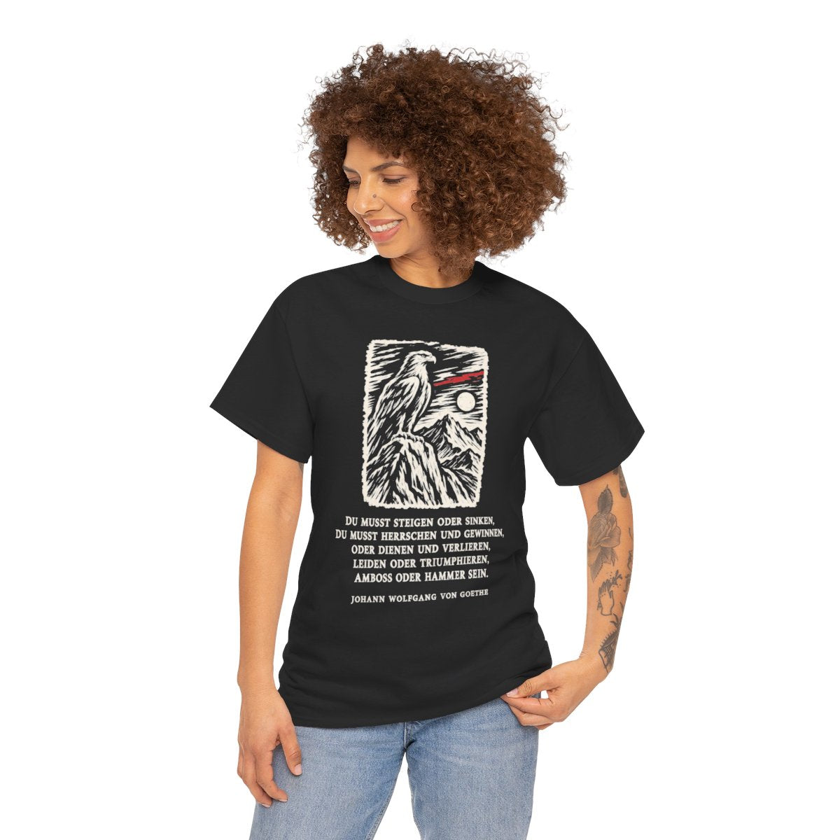 Unisex T-Shirt mit Zitat - Goethe - Du musst steigen oder sinken – person-1