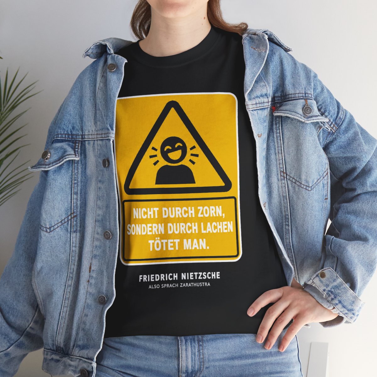 Unisex T-Shirt mit Zitat - Nietzsche - Nicht durch Zorn – lifestyle