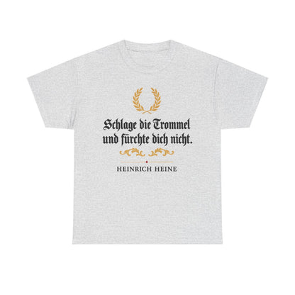 Unisex T-Shirt mit Zitat - Heine - Schlage die Trommel und fürchte dich nicht Fraktur – front