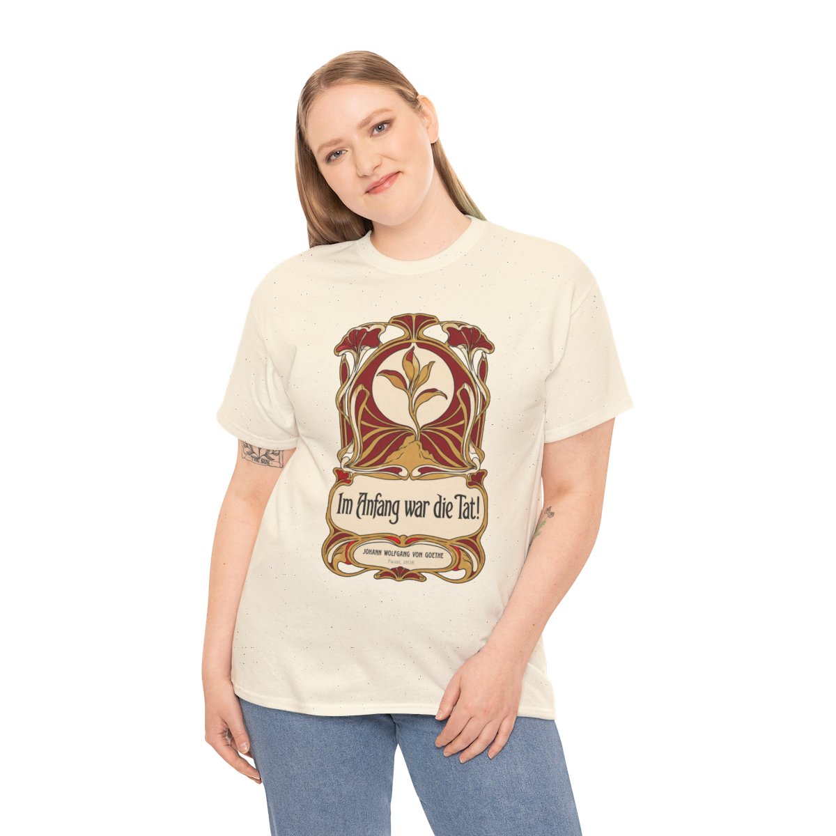 Unisex T-Shirt mit Zitat - Goethe - Im Anfang war die Tat Jugendstil – person-2