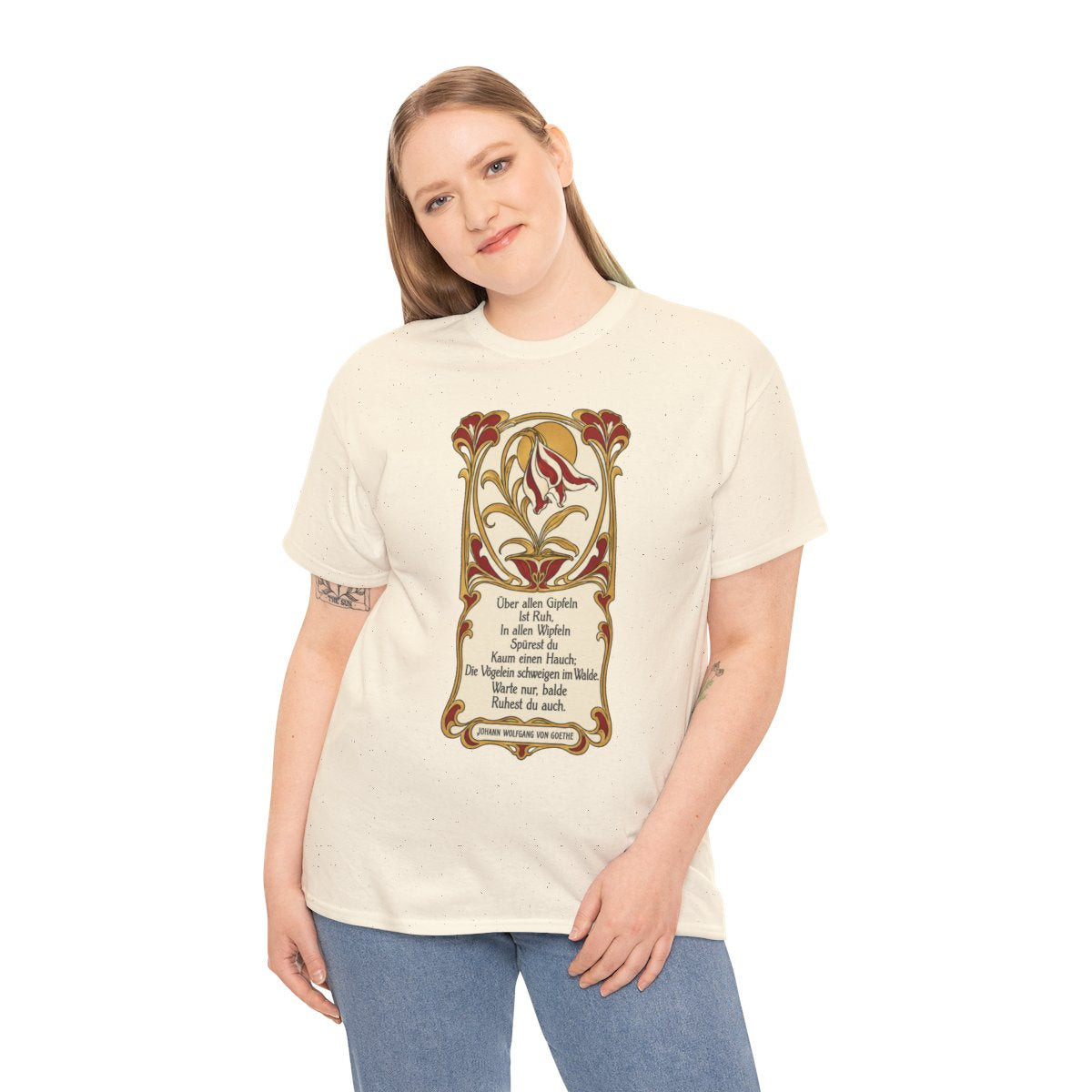 Unisex T-Shirt mit Zitat - Goethe - Über allen Gipfeln Jugendstil – person-2
