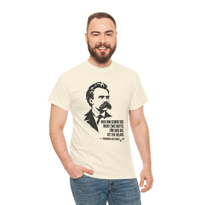 Unisex T-Shirt mit Zitat - Nietzsche - Zwei Drittel für sich – person-3