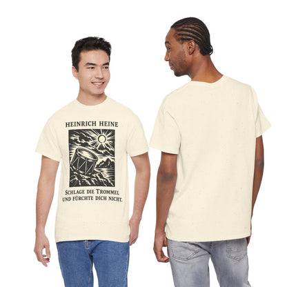 Unisex T-Shirt mit Zitat - Heine - Schlage die Trommel und fürchte dich nicht – duo