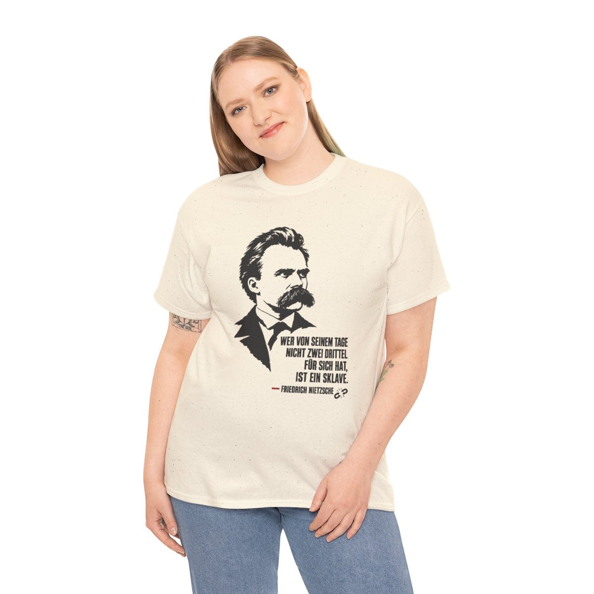 Unisex T-Shirt mit Zitat - Nietzsche - Zwei Drittel für sich – person-2