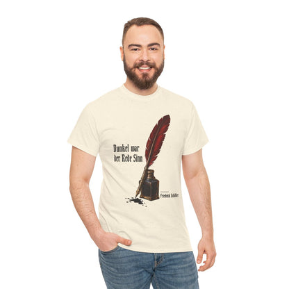 Unisex T-Shirt mit Zitat - Schiller - Dunkel war der Rede Sinn Stillleben – person-3