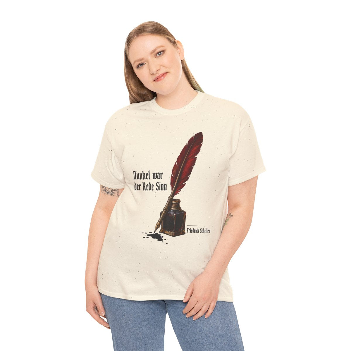 Unisex T-Shirt mit Zitat - Schiller - Dunkel war der Rede Sinn Stillleben – person-2